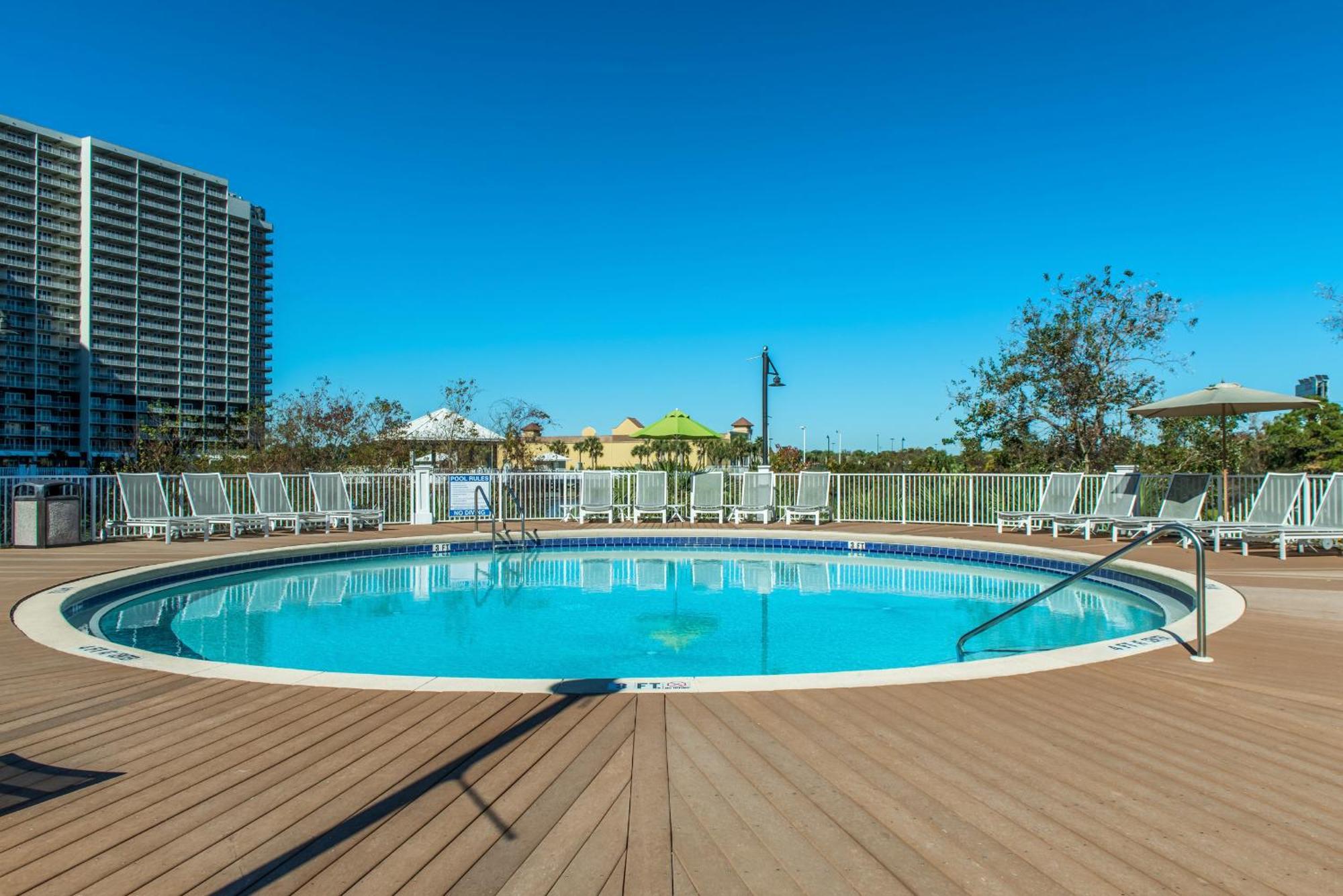 Apartment Laketown Wharf 1527